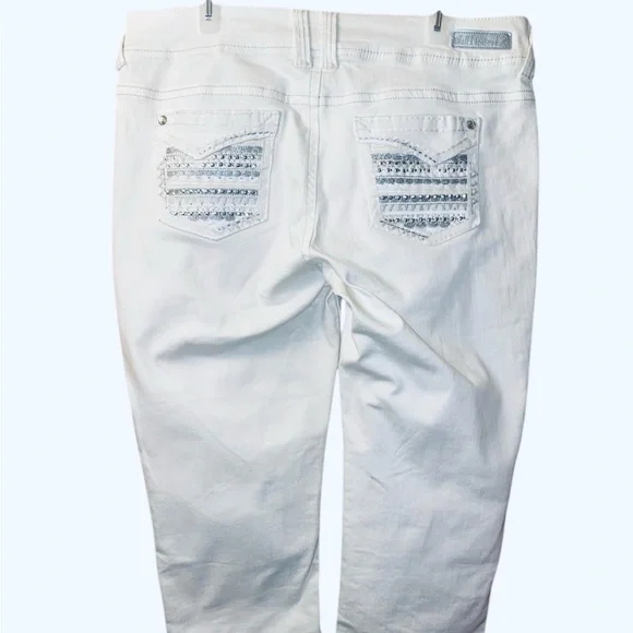 NWT Wallflower White Crop Jeans with Rhinestone Pockets - Sz 17 - Picture 6 of 11